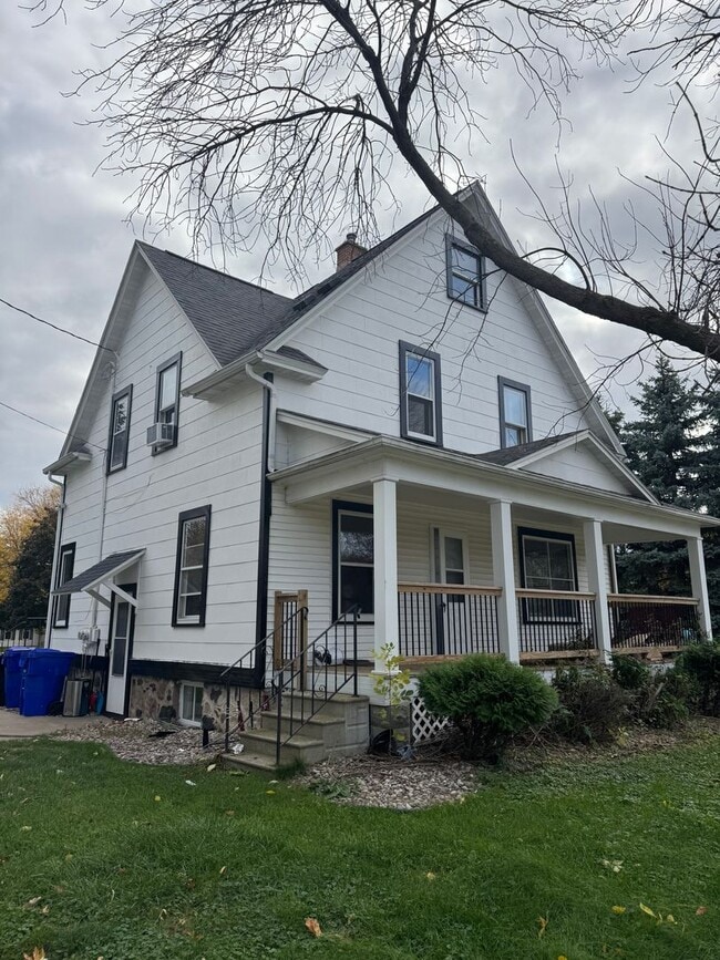 1421 E Midway Rd in Appleton, WI - Building Photo - Building Photo
