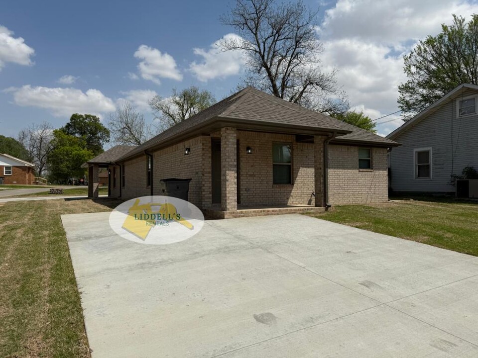521 N 4th St in Paragould, AR - Building Photo