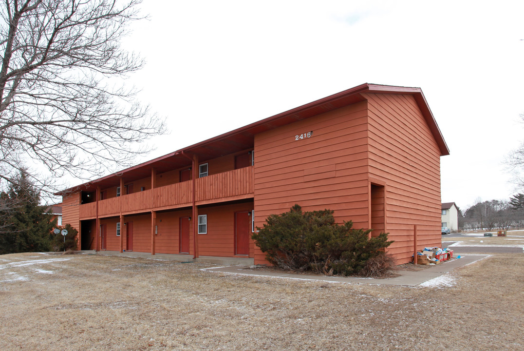 2416 Fryklund Dr in Menomonie, WI - Building Photo