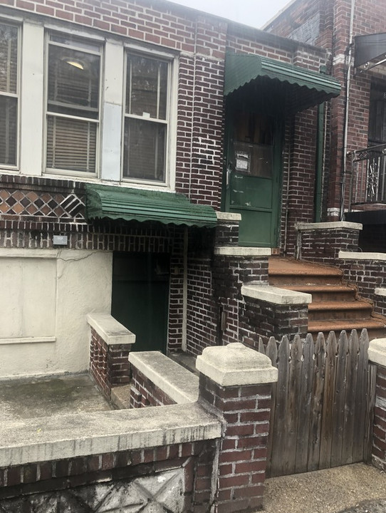 318 Fountain Ave in Brooklyn, NY - Building Photo