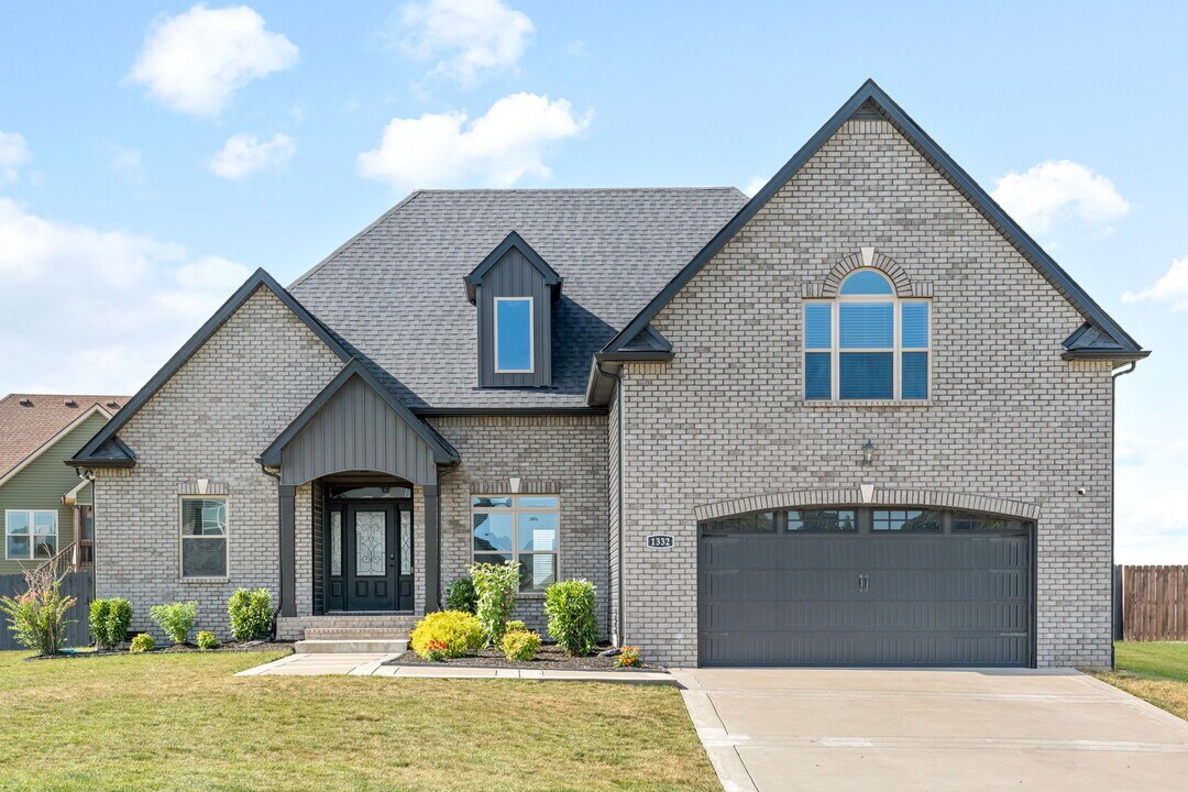 1332 Apple Blossom Rd in Clarksville, TN - Building Photo