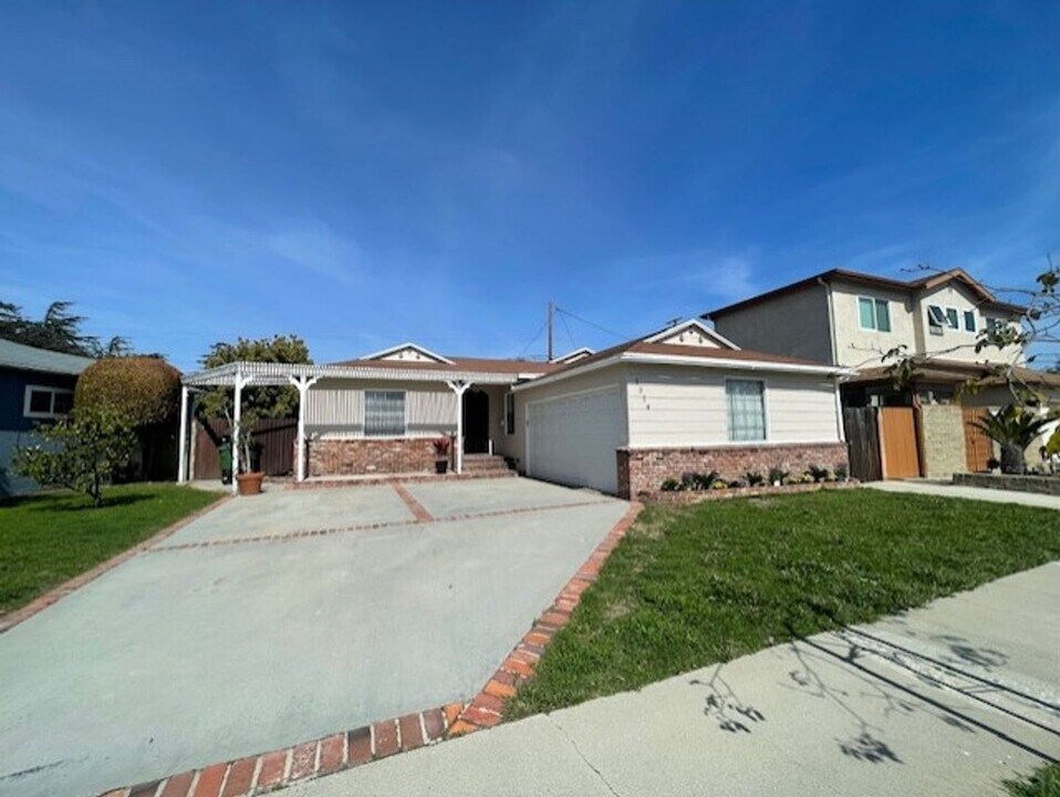 5314 Selmaraine Dr in Culver City, CA - Building Photo