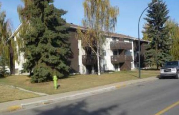 40 Cardinal Ave in Red Deer, AB - Building Photo