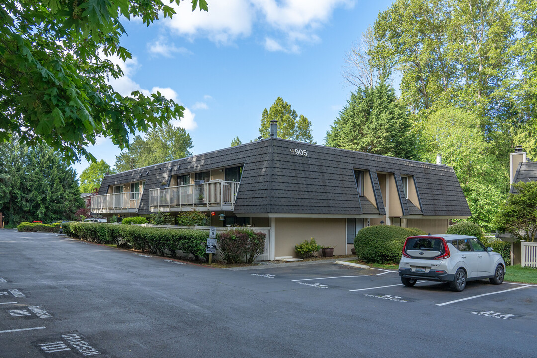 Village Condominiums in Kirkland, WA - Building Photo