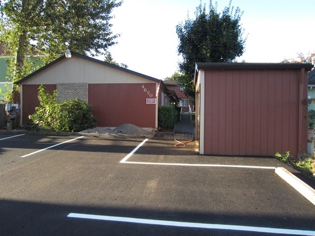 Maddy's Depot in Portland, OR - Foto de edificio - Building Photo