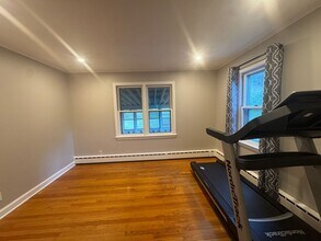 24 Henderson Rd in Williamstown, MA - Building Photo - Building Photo