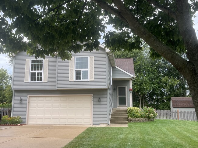 property at 965 Amberwood Pl