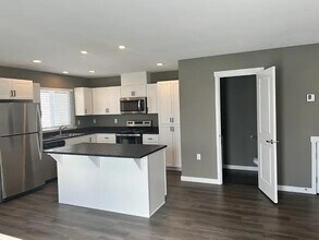 2396 Strong Hts Ln SE in Salem, OR - Building Photo - Building Photo