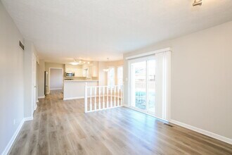 656 Sunbird Cir in Indianapolis, IN - Foto de edificio - Building Photo