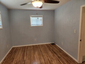 1324 W 4th St in Cedar Falls, IA - Building Photo - Building Photo