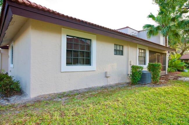 8989 W Sunrise Blvd in Plantation, FL - Building Photo - Building Photo