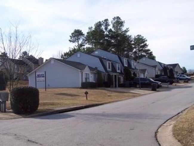 8830 Ridgemoore Ct-Unit -8830 in Douglasville, GA - Foto de edificio - Building Photo