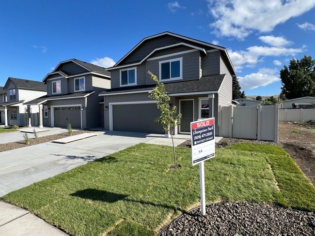 property at 4706 W Oak Ave