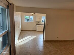 4111 E Camelback Rd in Phoenix, AZ - Building Photo - Building Photo