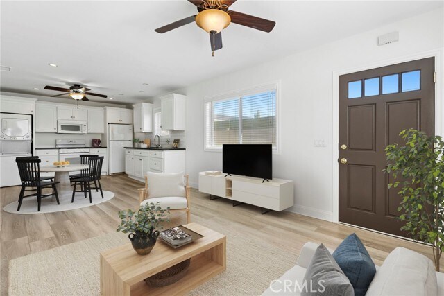 2225 Santa Ana Ave in Costa Mesa, CA - Building Photo - Building Photo