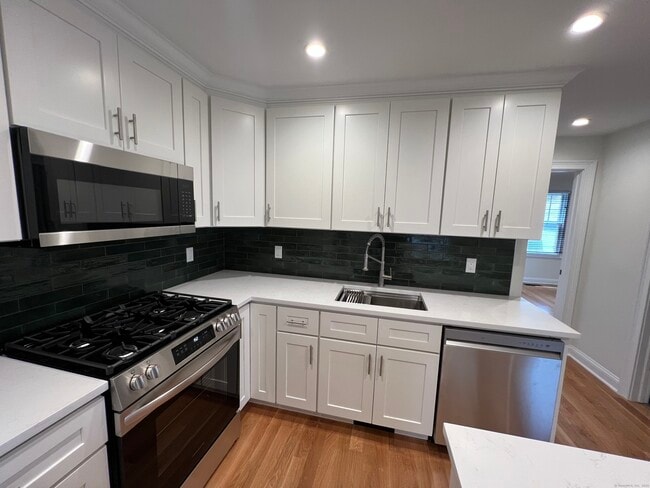 5 Myrtle St in Norwalk, CT - Foto de edificio - Building Photo