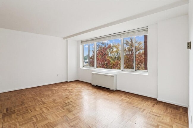 4000 Tunlaw Rd NW in Washington, DC - Building Photo - Building Photo