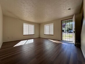 609 Lincoln St in Fairview, OR - Building Photo - Building Photo