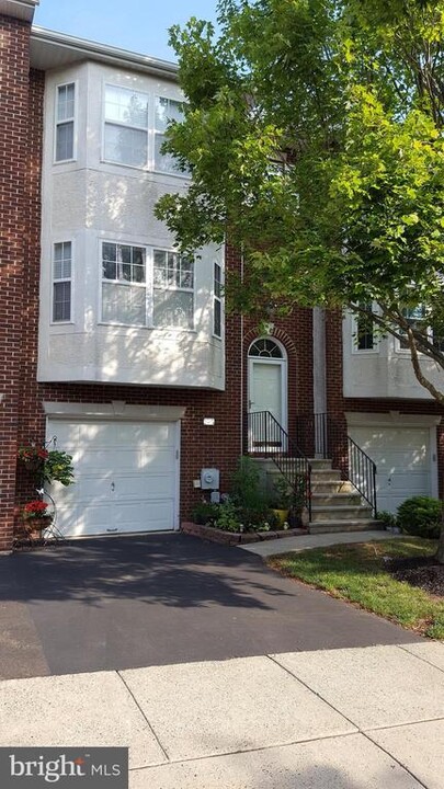 304 Carol Ct in Lansdale, PA - Building Photo