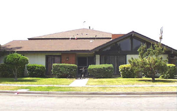 2547 E Park Ln in Anaheim, CA - Building Photo - Building Photo