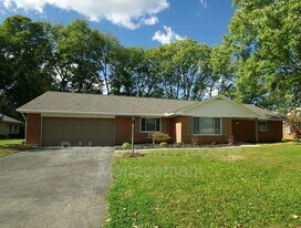 5713 Daphne Ln in Dayton, OH - Building Photo