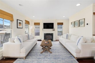 44 Tuckerman Ave in Middletown, RI - Building Photo - Building Photo
