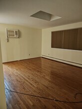 32 Scooter Ln in Hicksville, NY - Building Photo - Building Photo