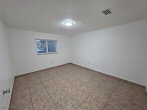 2148 Dora St in Ft. Myers, FL - Building Photo - Building Photo