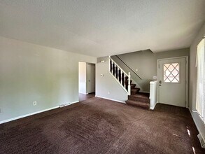 4544-4546 Countrywood Ct SE in Kentwood, MI - Building Photo - Building Photo