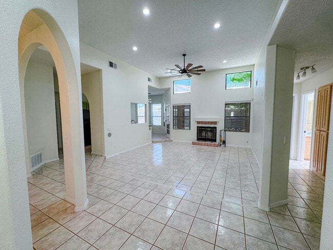 544 Eagle Dr in Alamogordo, NM - Building Photo - Building Photo
