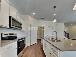 27257 St Andrews Ave in Wesley Chapel, FL - Building Photo - Building Photo