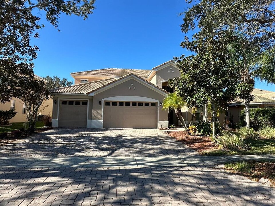 3811 Eagle Isle Cir in Kissimmee, FL - Foto de edificio