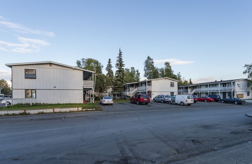 Glynwood Manor in Anchorage, AK - Building Photo