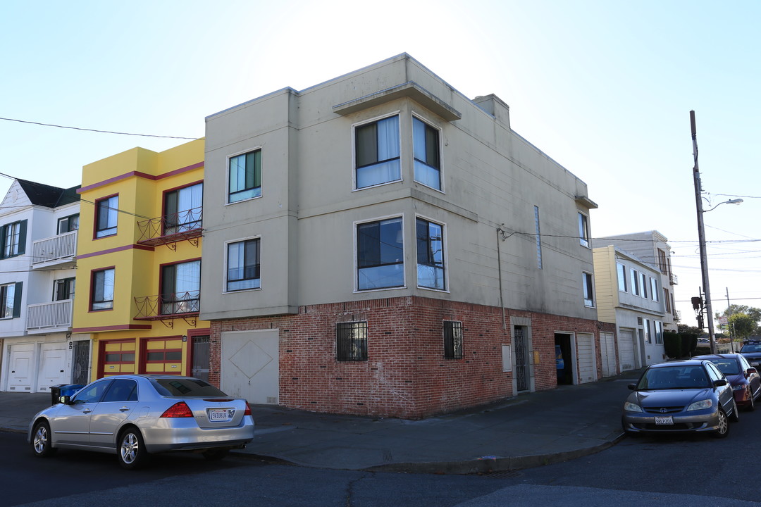 2101-2103 Lawton St in San Francisco, CA - Building Photo