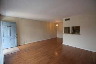 8401 N New Braunfels Ave, Unit 348 in San Antonio, TX - Foto de edificio - Building Photo