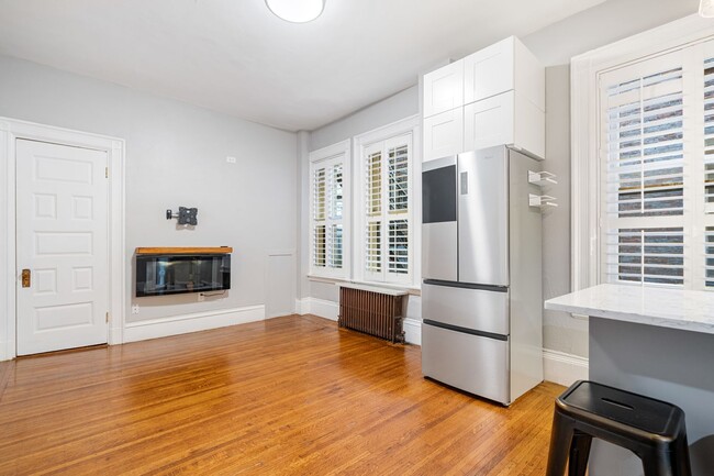 261 Beacon St, Unit 32 in Boston, MA - Building Photo - Building Photo