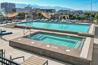 241 W 200 S in Salt Lake City, UT - Building Photo - Building Photo