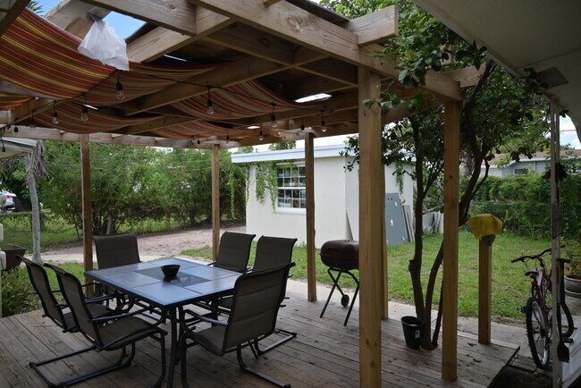 1331 NW 3rd St in Delray Beach, FL - Building Photo - Building Photo