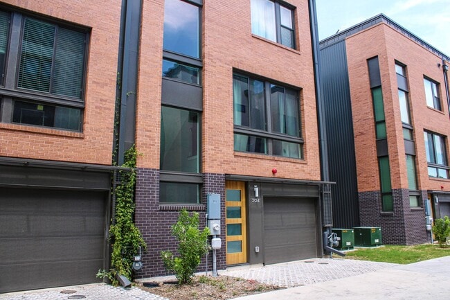 property at 318 W Grayson St