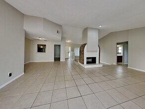 102 Cascade St in Deltona, FL - Building Photo - Building Photo