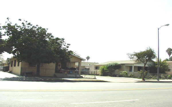 918 W Gage Ave in Los Angeles, CA - Building Photo