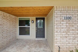 1100 Red Cliff Dr in Austin, TX - Building Photo - Building Photo