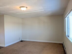 714 Broadway, Unit 4 in Somerville, MA - Foto de edificio - Building Photo