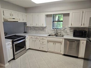 2101 McGuire St in Springdale, AR - Foto de edificio - Building Photo