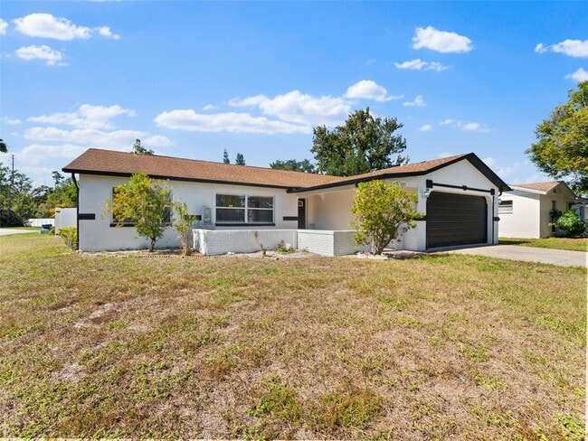 4235 Manxcat Ln in New Port Richey, FL - Building Photo - Building Photo