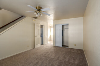 Golden Oaks Apartments in Branson, MO - Foto de edificio - Interior Photo