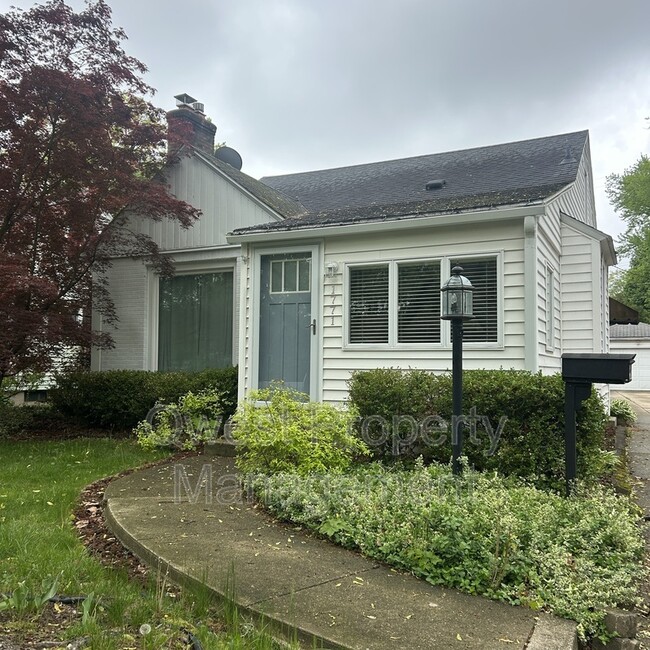 property at 1771 Warwick Rd SE