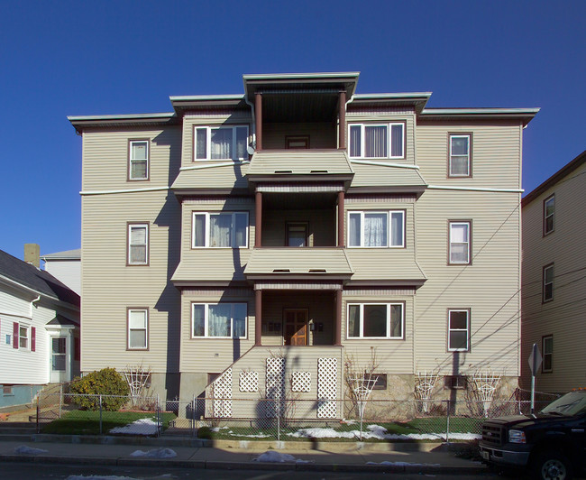 920 Pine St in Fall River, MA - Foto de edificio - Building Photo