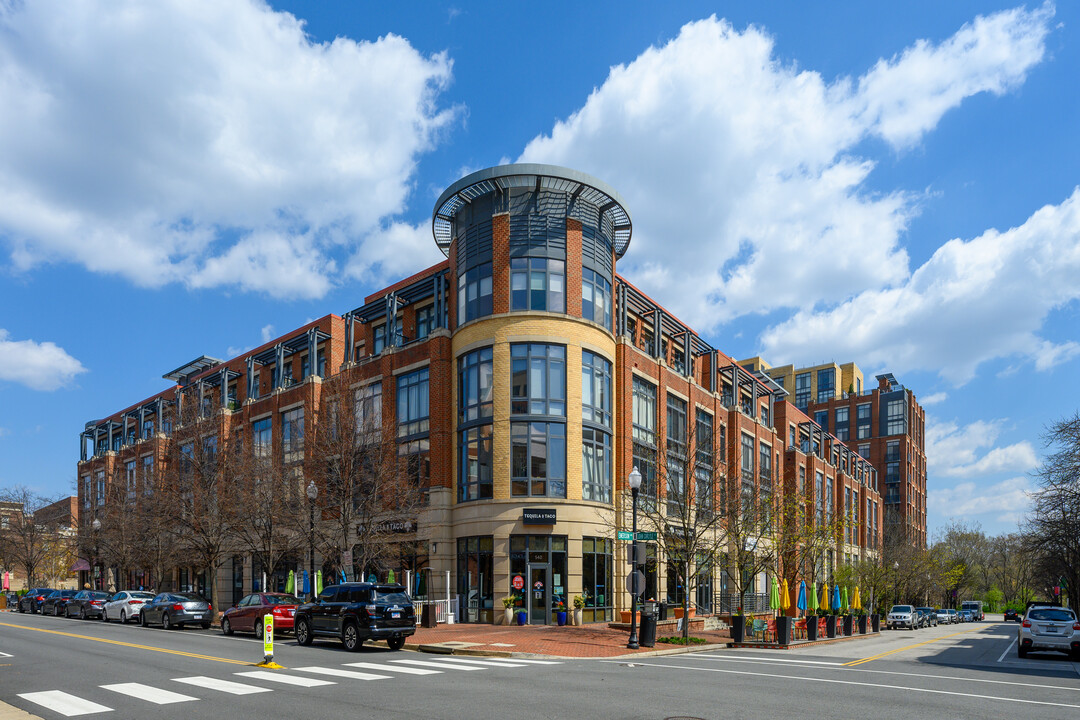 The Condominiums At Carlyle Square in Alexandria, VA - Foto de edificio