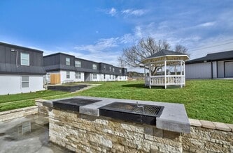 The LUX off Main in Kerrville, TX - Foto de edificio - Building Photo
